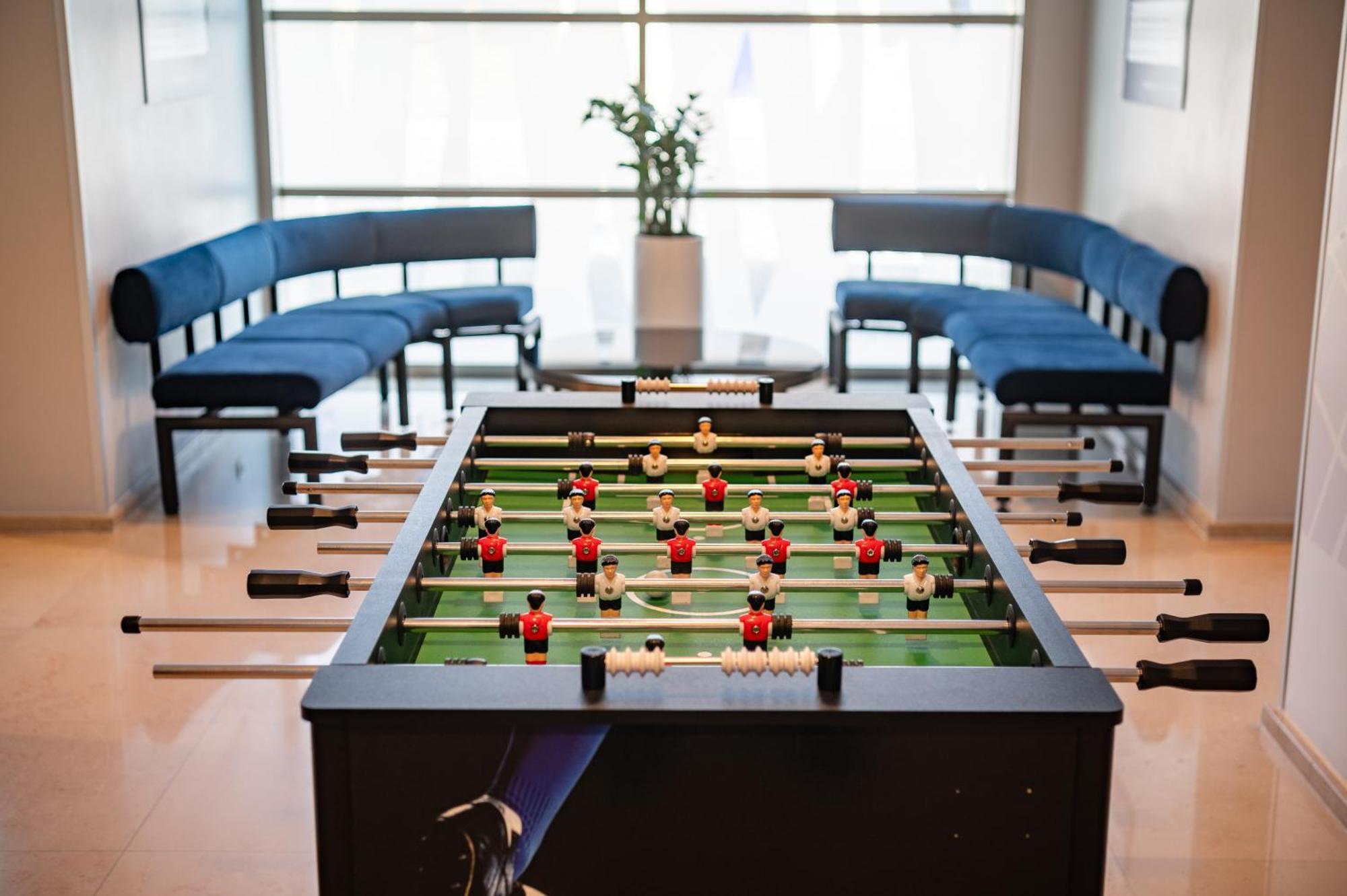 Novotel Warszawa Centrum Exterior foto "The table football game at the hotel"