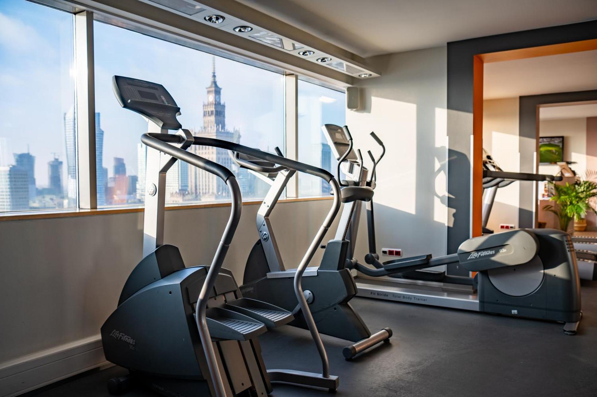 Novotel Warszawa Centrum Exterior foto Life Fitness 55x