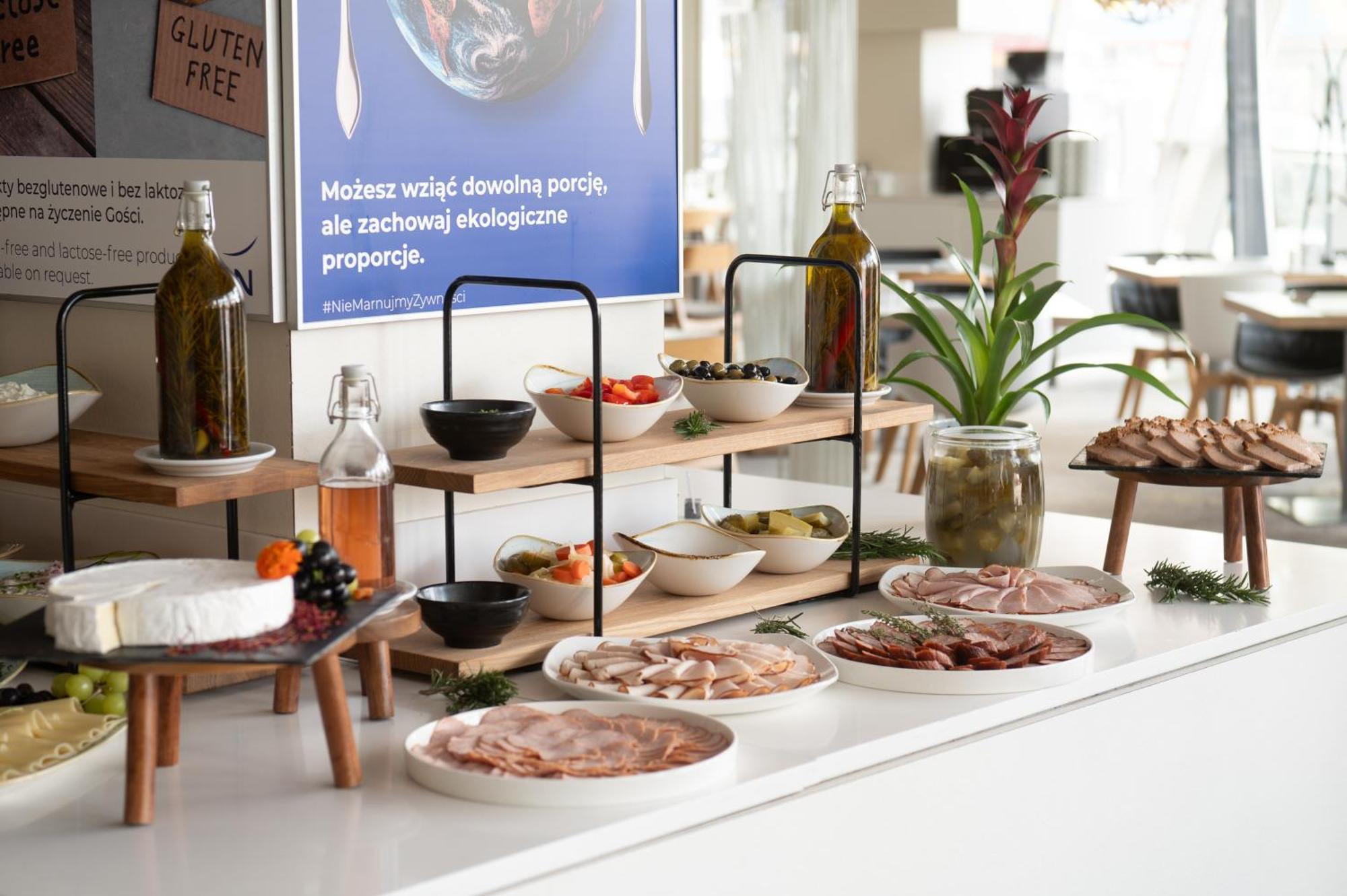 Novotel Warszawa Centrum Exterior foto Gluten Free breakfast buffet