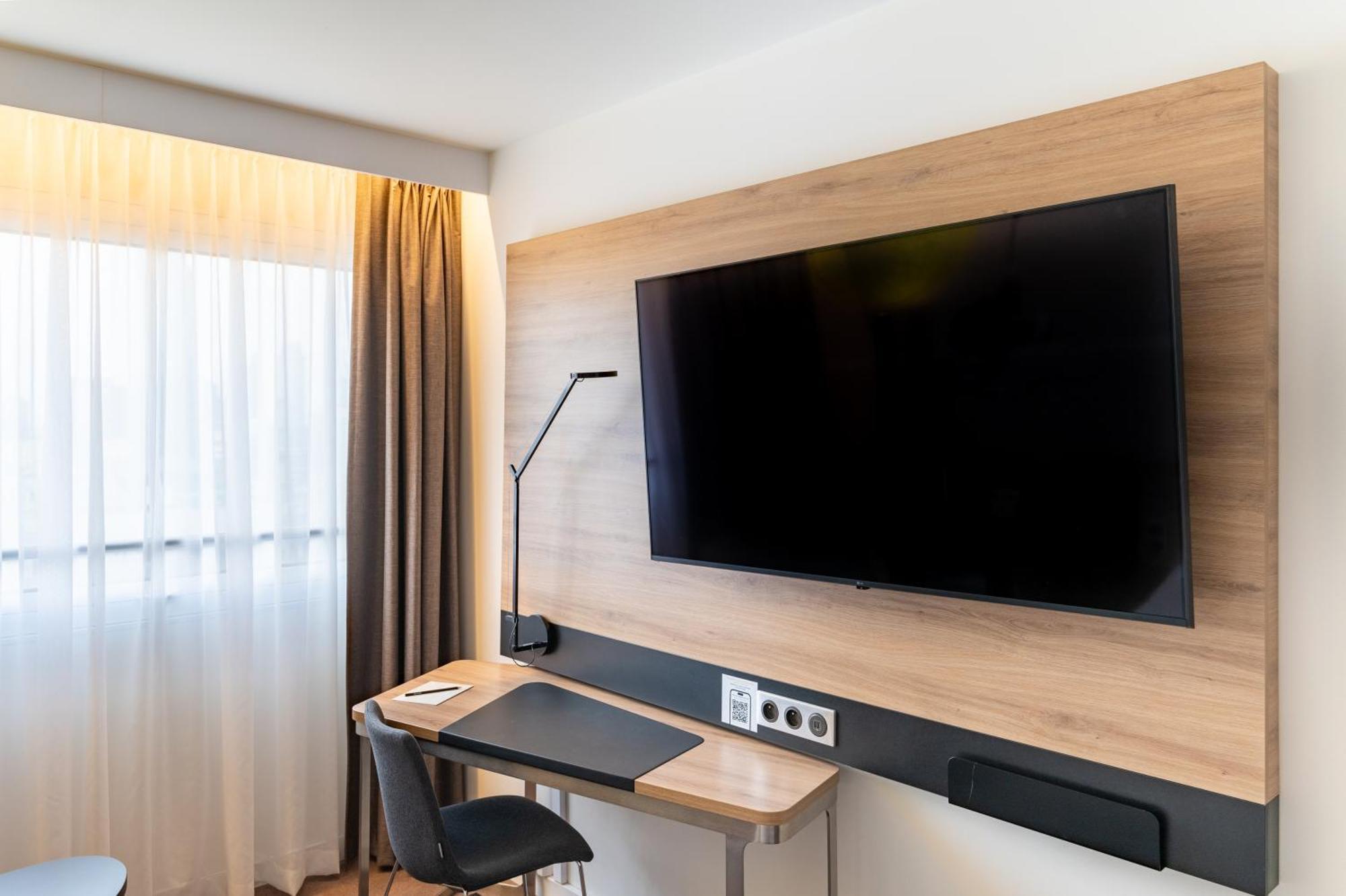 Novotel Warszawa Centrum Exterior foto TV in a room